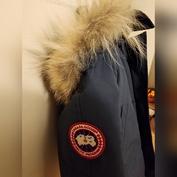 Youth Canada Goose jacket - Picture 2 of 5